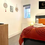 Three Bedroom By Av Stays Short Lets With Free Parking & Wifi