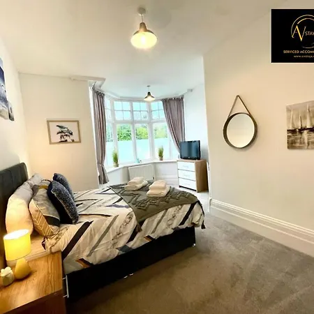 Appartamento Three Bedroom By Av Stays Short Lets With Free Parking & Wifi *