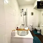 Three Bedroom By Av Stays Short Lets With Free Parking & Wifi Daire Seascale